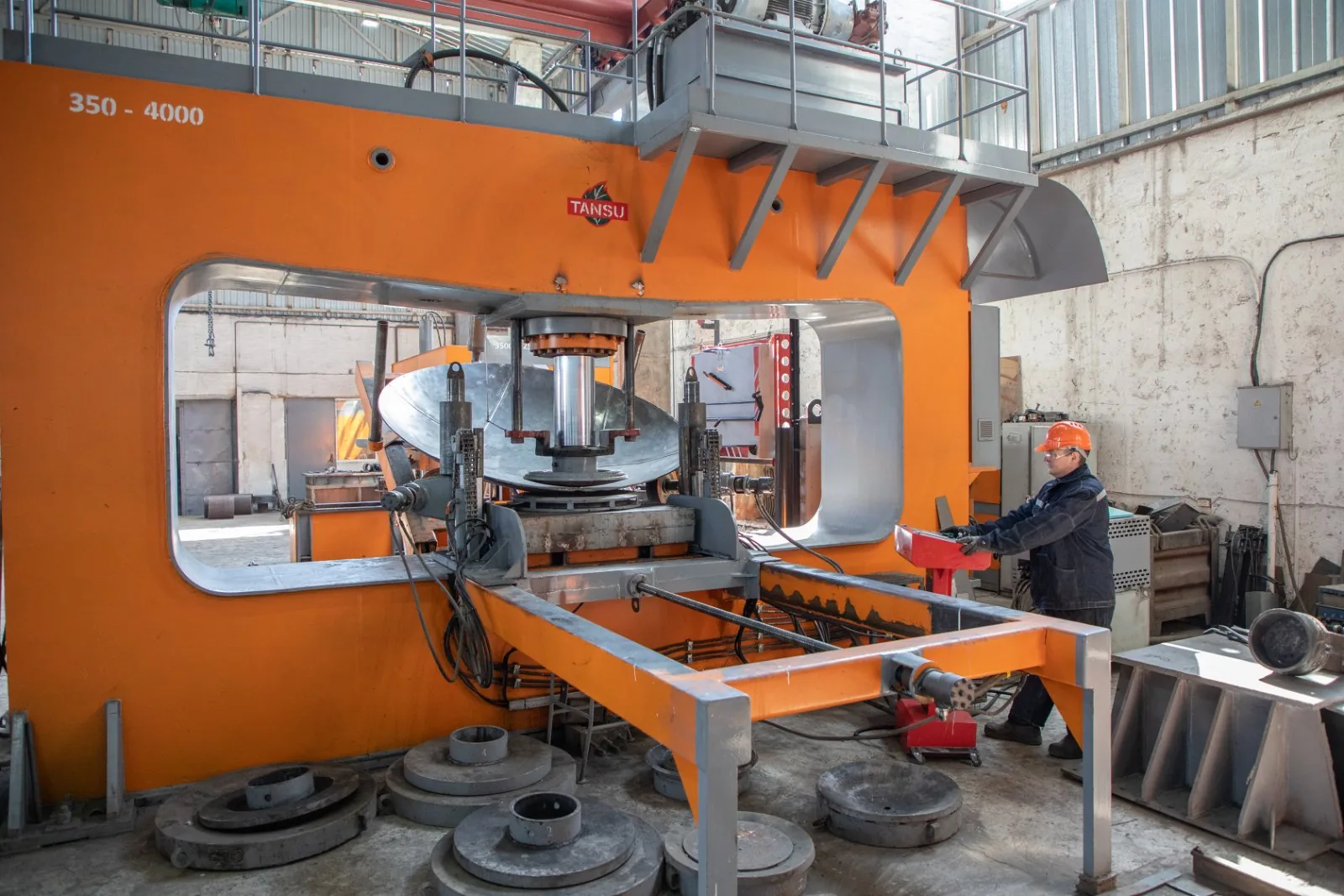 Формовка эллиптического днища на прессе TANSU 350-4000